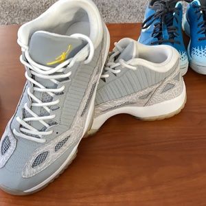 Jordan’s size 10(men’s)